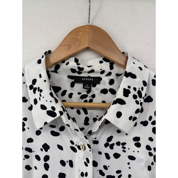 Alfani Women's Button Down Blouse White & Black Dalmatian Print Size 2X - Picture 2 of 7